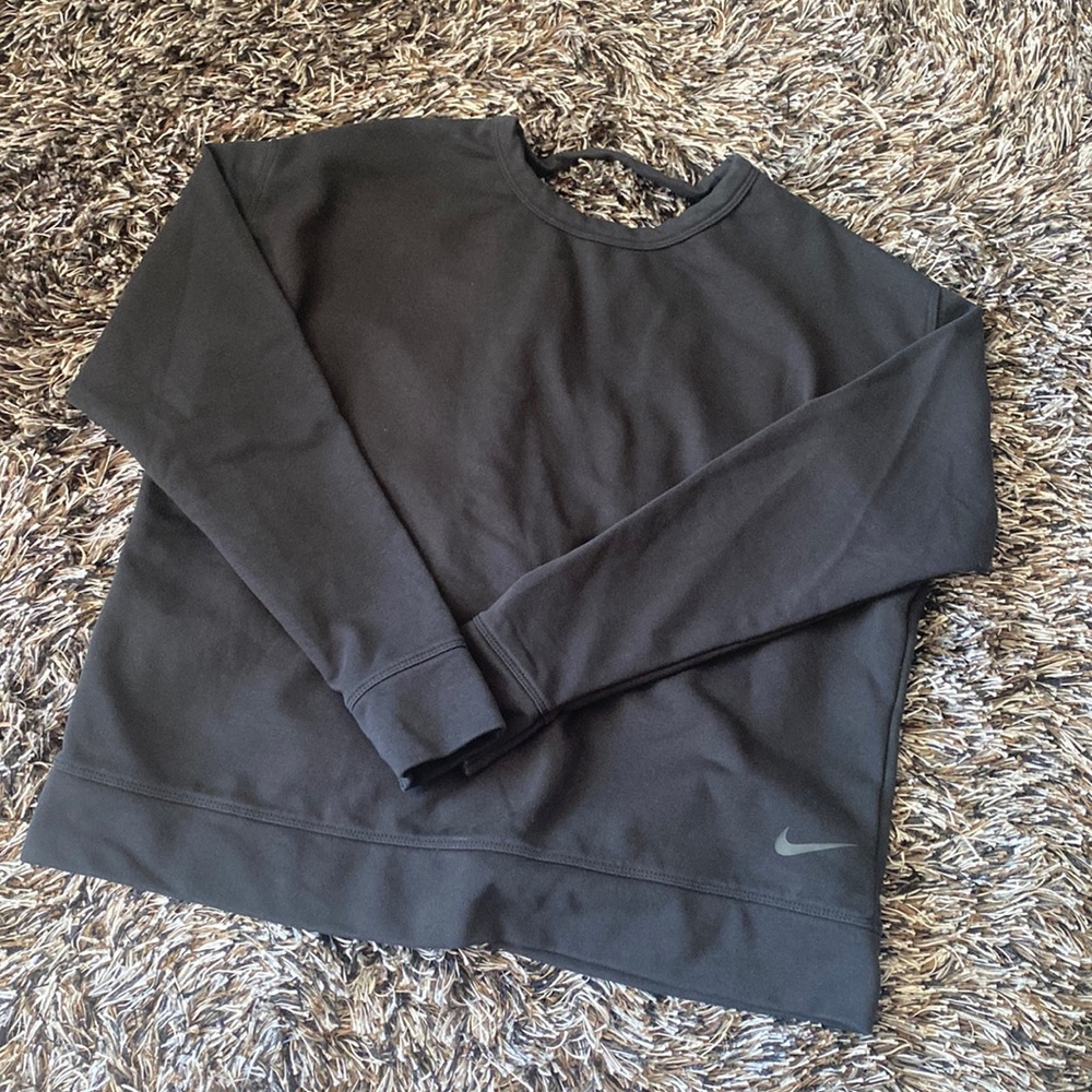 Medium Nike sweater crop